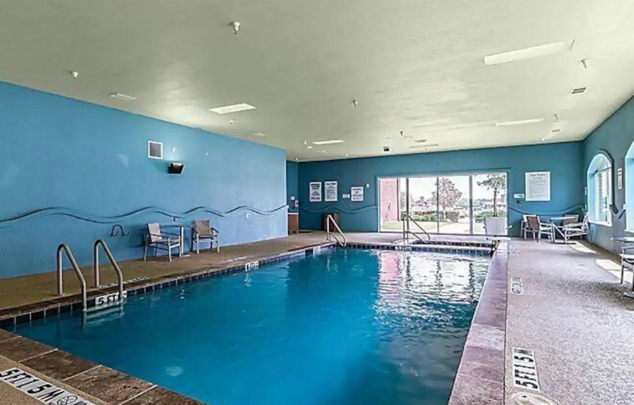 HOLIDAY INN EXPRESS & SUITES FORT WORTH - FOSSIL CREEK FORT WORTH, TX 3*  (United States) - from US$ 109 | BOOKED